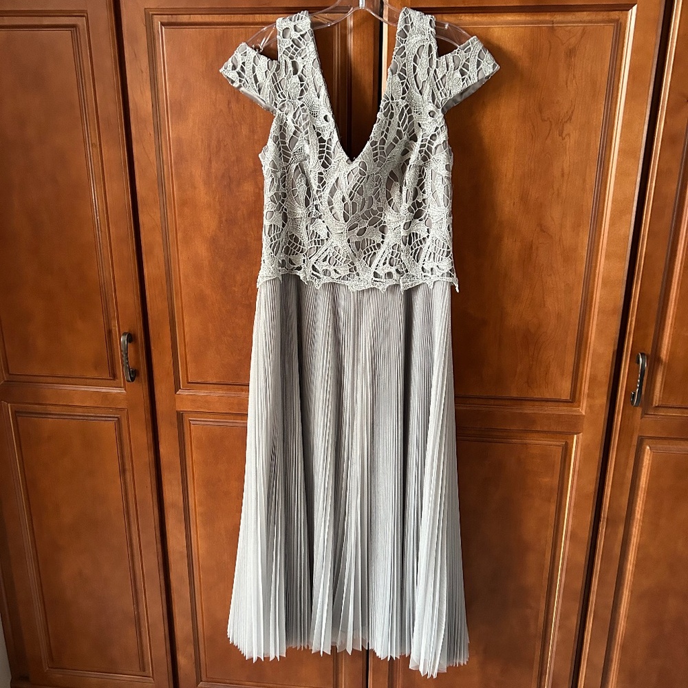 NEW Kay Unger Silver Pleated Dress Size 10